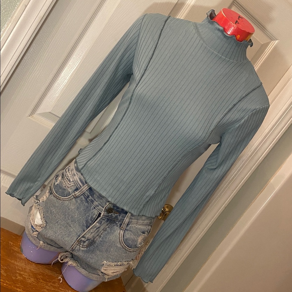 NO COMMENT NWTs Chic Ribbed Long Sleeve Top